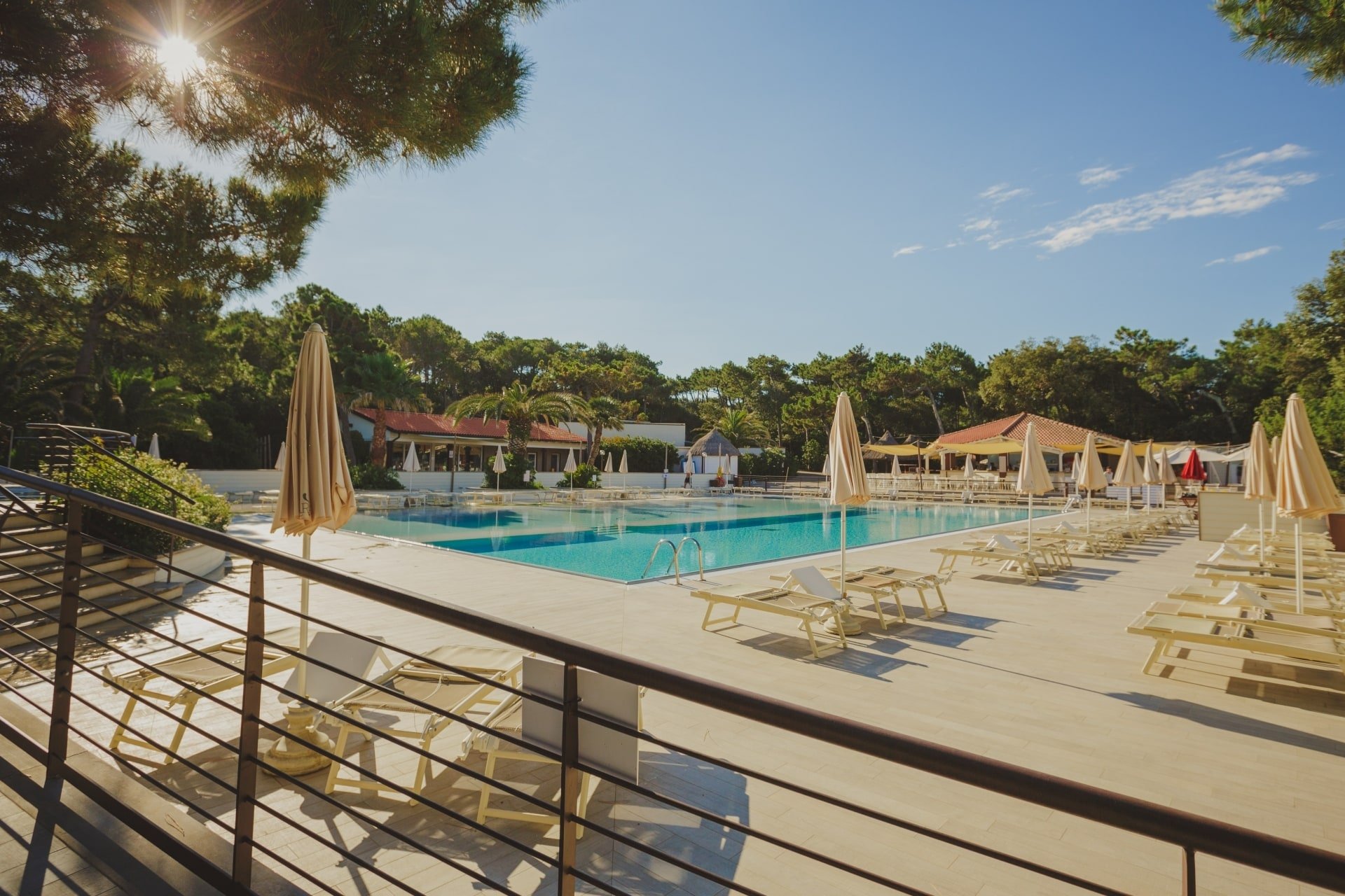 paradu-resort-pool